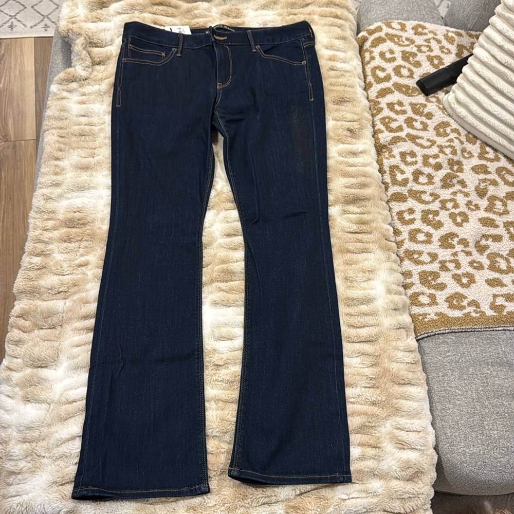 Women’s size 10 boot cut jeans 
Brand new with tags!